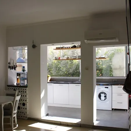Central Cosy דירה וארנה